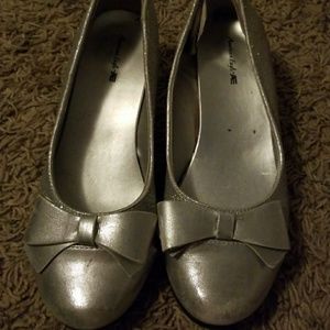 American Eagle Sparkly Grey Small Heels